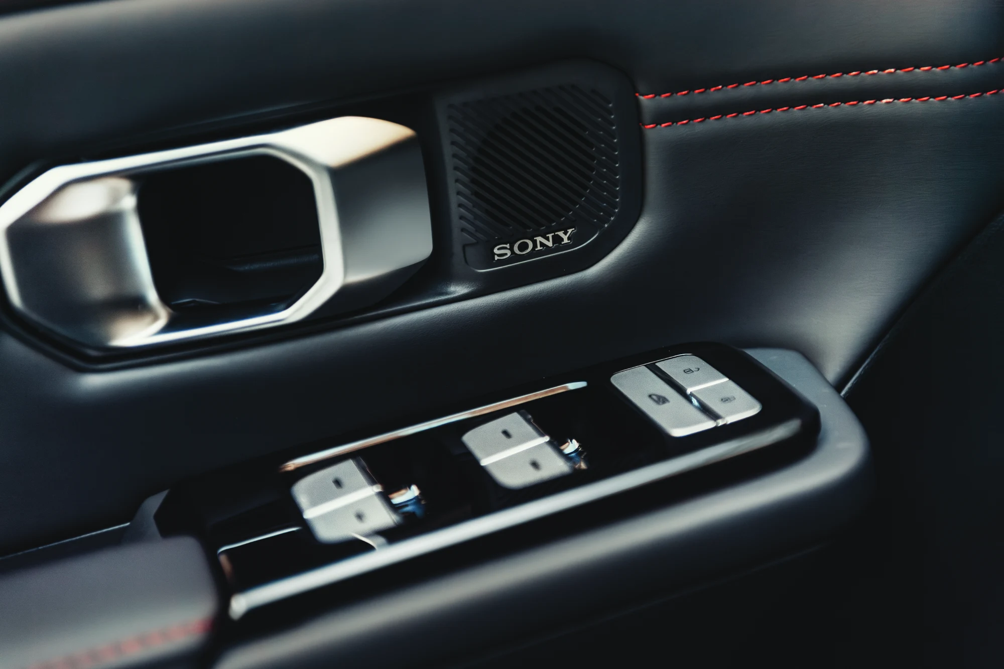 1764741658543_S06_20Interior16